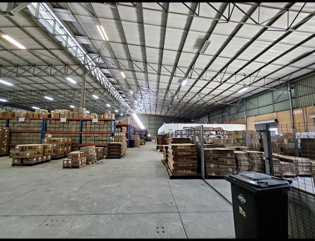 3,137M² WAREHOUSE TO LET IN HALFWAY HOUSE